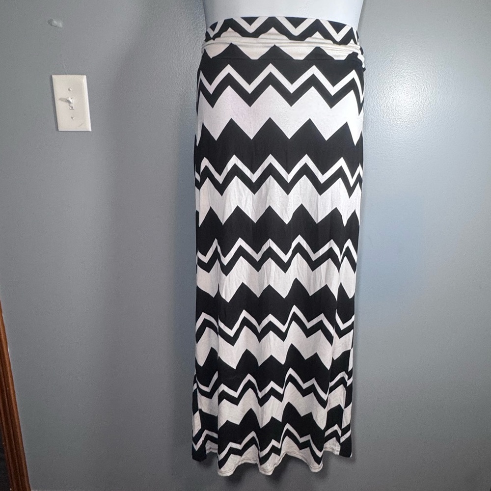 Rue21 | Black & White Chevron Maxi Skirt | Size XL - Picture 2 of 9